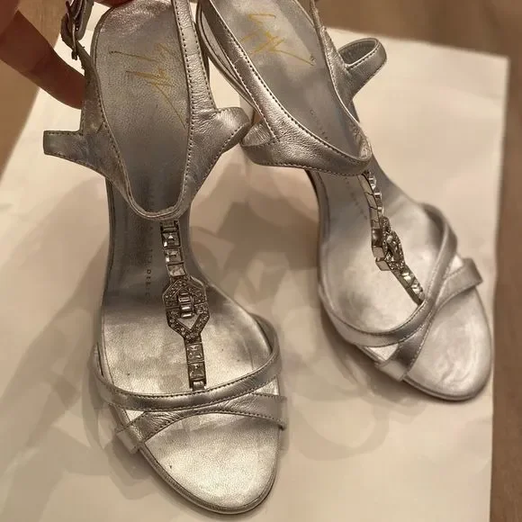 Giuseppe Zanotti silver heels - Picture 3 of 8